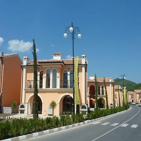 Nyaraló Romana Elenite