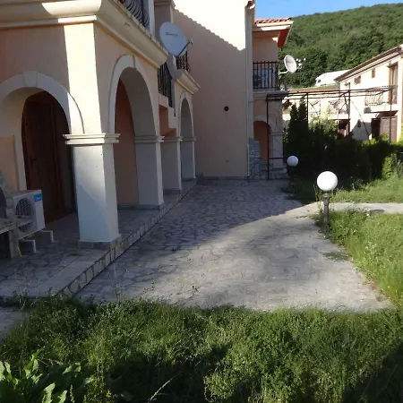 Nyaraló Romana Elenite