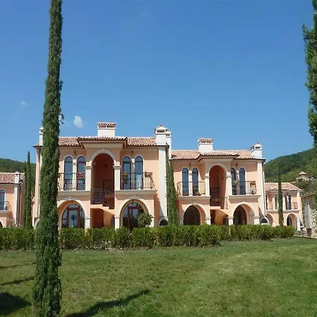 Nyaraló Romana Elenite