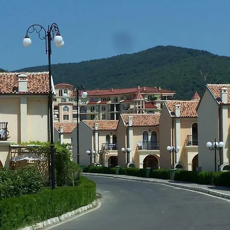 Nyaraló Romana Elenite