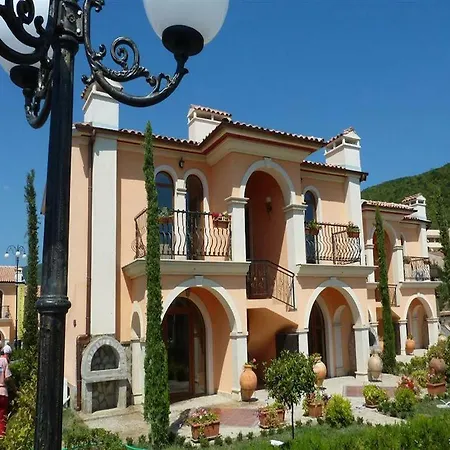 Nyaraló Romana Elenite
