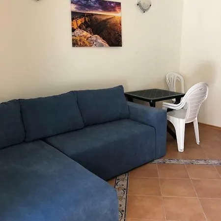 Romana Nyaraló Elenite